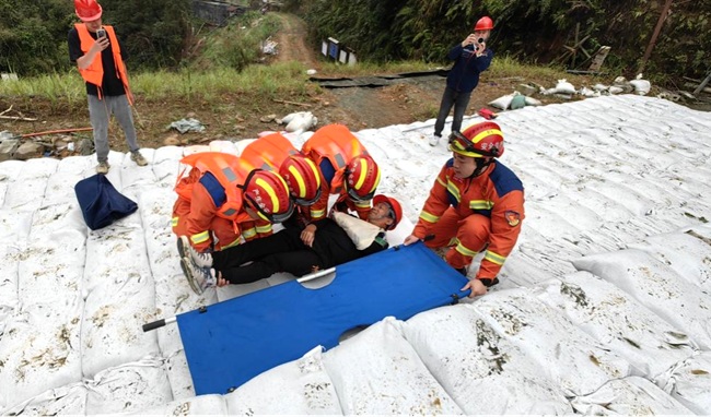 紧盯“关键期” 筑牢“防火墙” 国家安全生产应急救援队伍全力抓好季节性风险防控(图2)