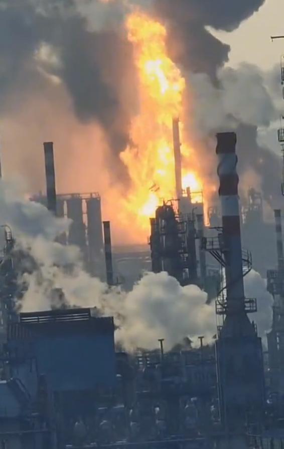 山东淄博一化工厂发生爆炸 火势已初步得到控制(图1) 山东淄博一化工厂发生爆炸 火势已初步得到控制(图1)