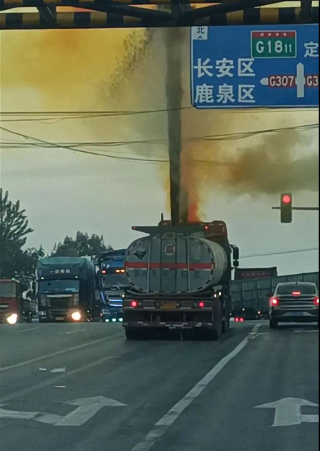 官方通报石家庄罐车气体泄漏：未造成人员伤亡(图1)