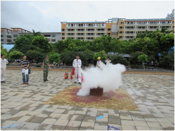 开展紧急疏散及中暑救助演练,提高事故应对能力(图6) 开展紧急疏散及中暑救助演练,提高事故应对能力(图6)