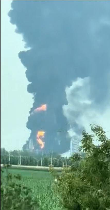 山东桓台一化工厂区失火