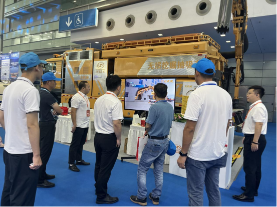 把握科技新成果 提升安全新高度 ——大亚湾安协赴2025深圳应博会开展参观交流活动(图3) 把握科技新成果 提升安全新高度 ——大亚湾安协赴2025深圳应博会开展参观交流活动(图3)